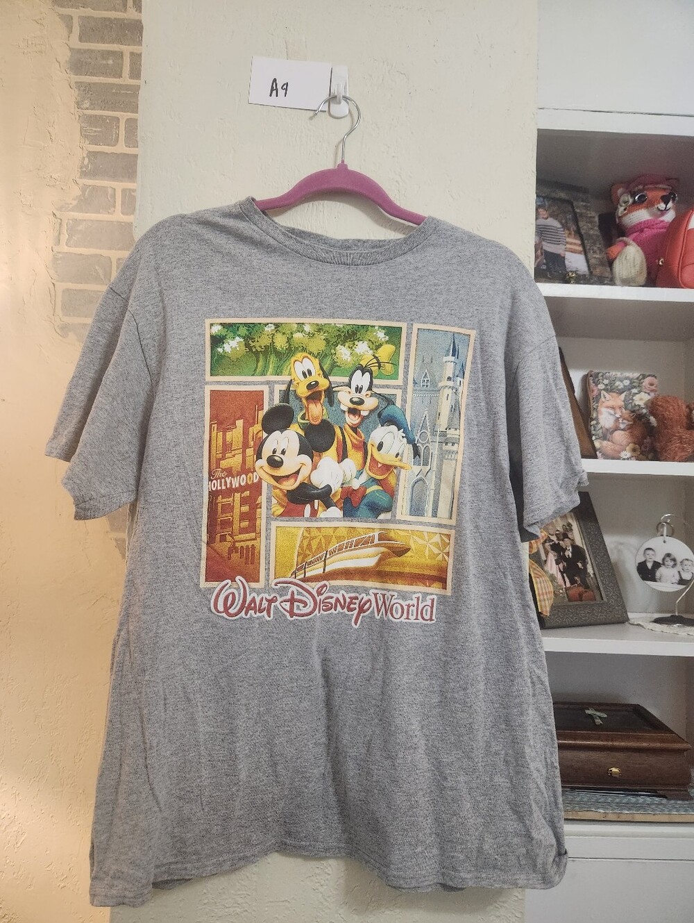 Walt Disney World Graphic T-Shirt Size Large EUC